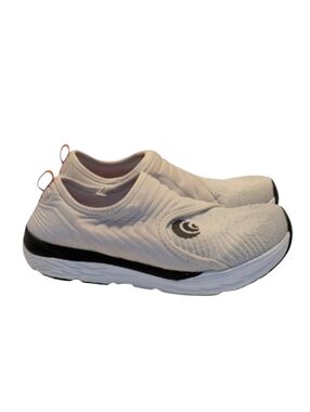 Topo Athletic Ortholite Recovery Vibe Women's Black And White Sneakers Size 8.5